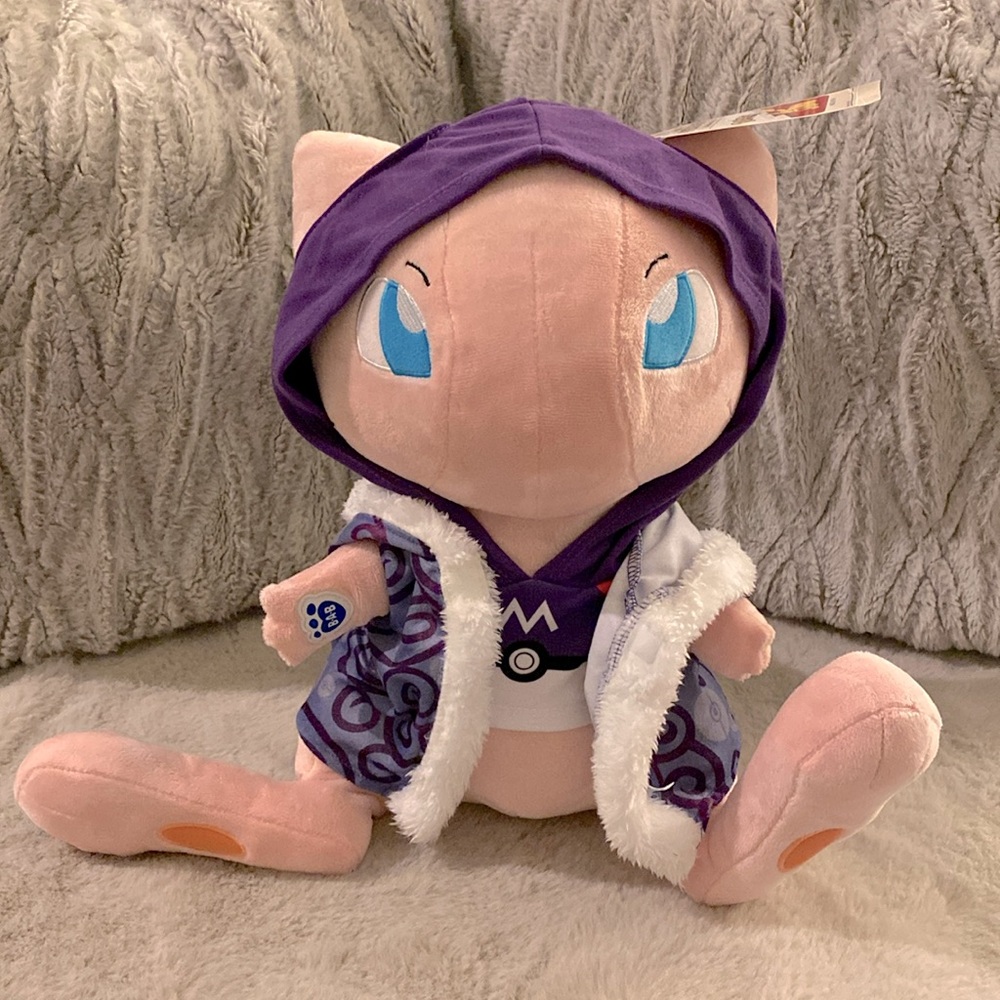 NWT Mew Plush with complete set of 2 outfits and voice box - brand new